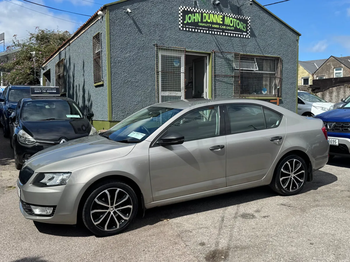 Skoda Octavia petrol car 1 owner - Image 1