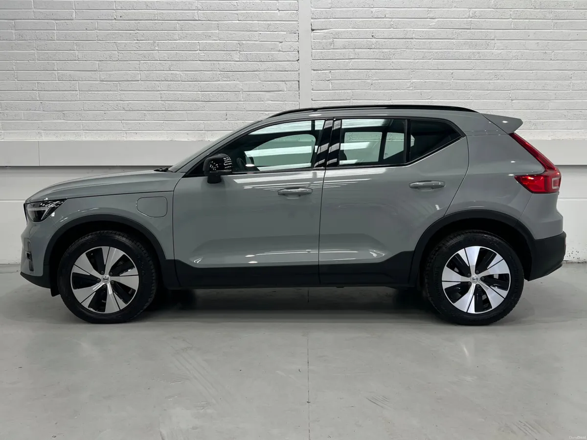 Volvo XC40 Plus Dark T4 Recharge Auto | 50km Range - Image 4