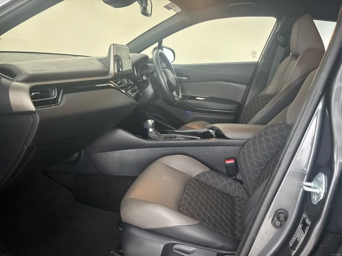 Toyota C-HR HYBRID SOL AUTO - Image 6