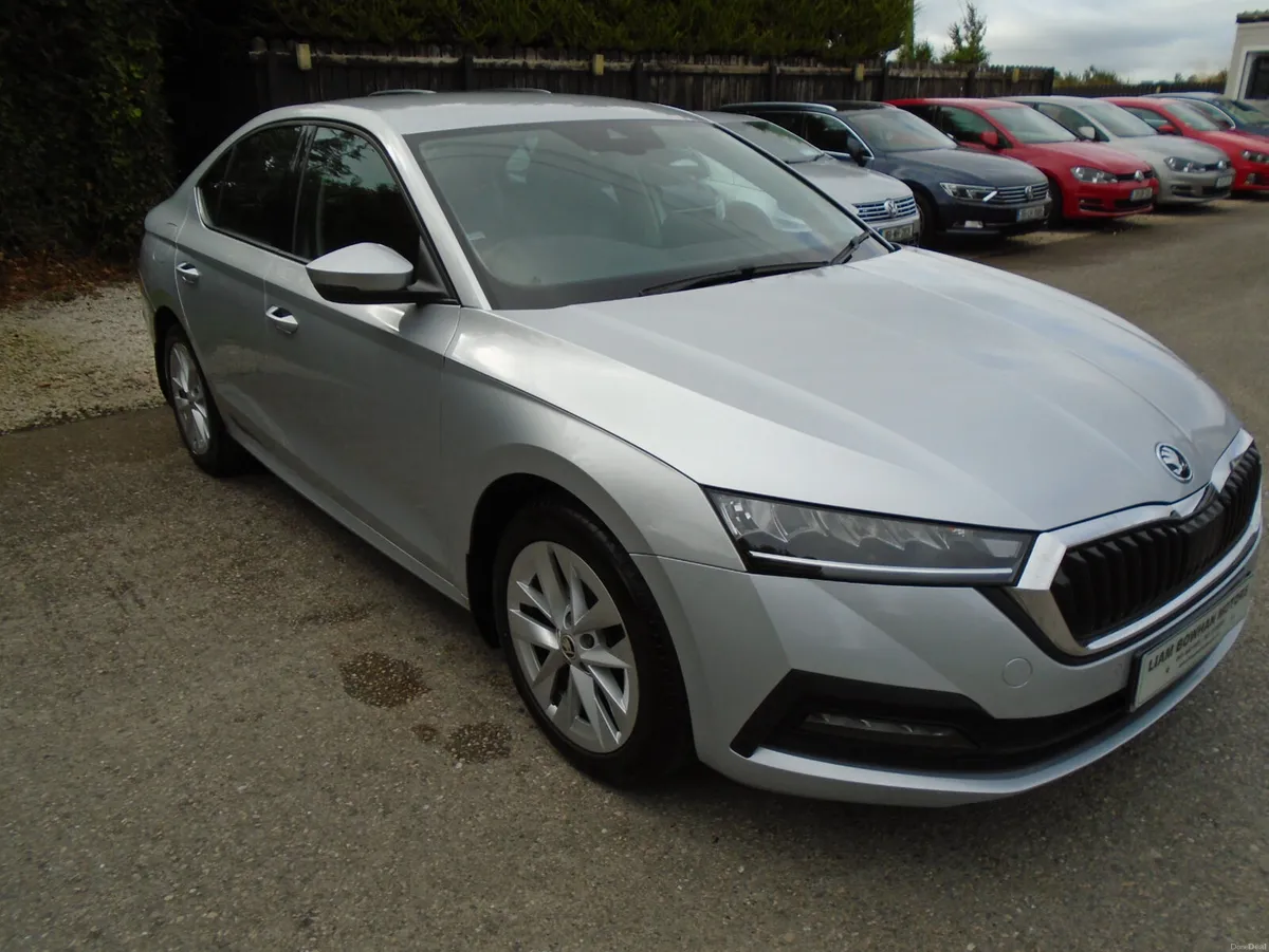 Skoda Octavia 2023,camera,fogs,parking sensors,1.6 - Image 1