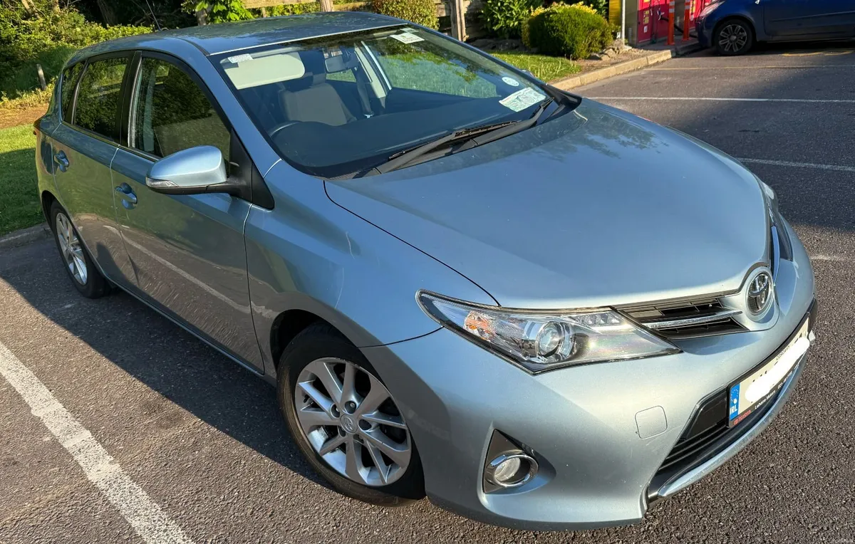 Toyota Auris 2014 - Image 1