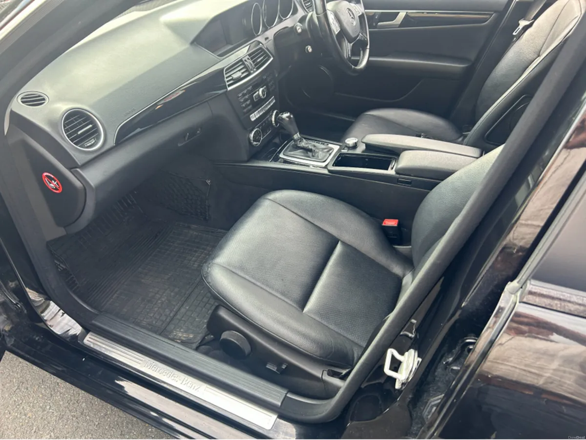 Mercedes-Benz C-Class 220 AUTO//ONLY 95K///LOVELY - Image 6