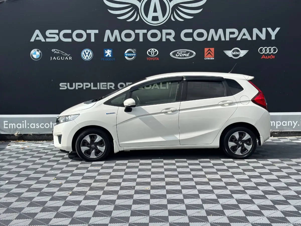 Honda Fit 1.5 Petrol Hybrid, Automatic - Image 4