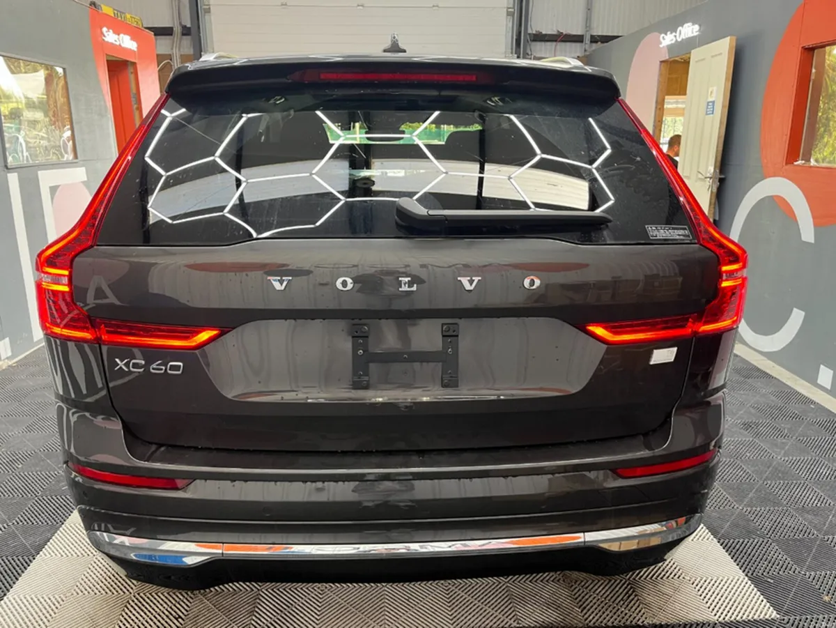 Volvo XC60 2022 VOLVO XC60 RECHARGE PLUS T6 AWD PL - Image 4