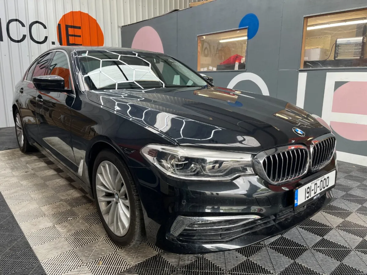 BMW 5-Series 2019 BMW 523D LUXURY 2.0 AUTOMATIC / - Image 1