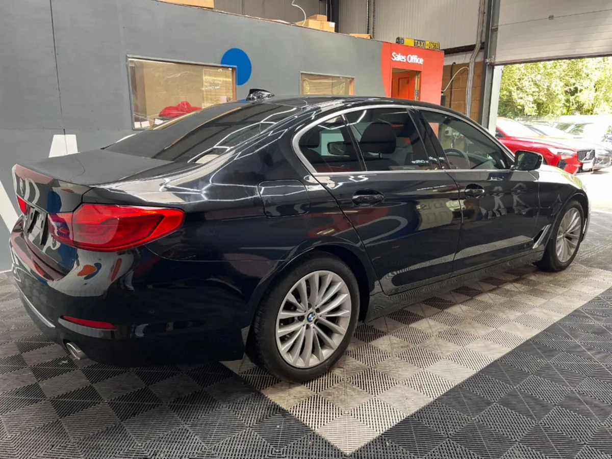 BMW 5-Series 2019 BMW 523D LUXURY 2.0 AUTOMATIC / - Image 3