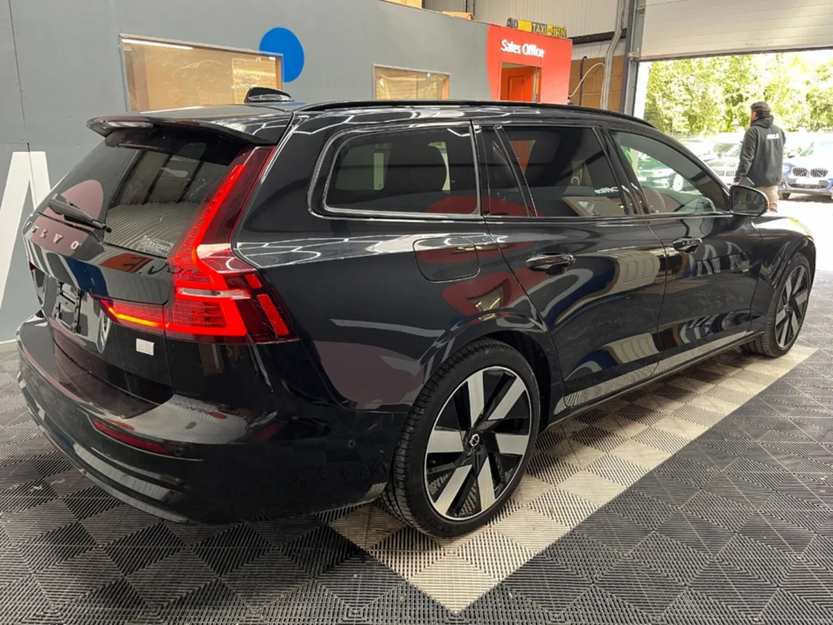 Volvo V60 2024 VOLVO V60 RECHARGE ULTIMATE T6 PLUG - Image 3
