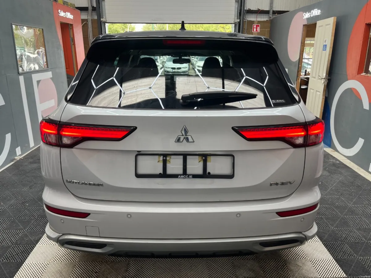 Mitsubishi Outlander 2023 MITSUBISHI OUTLANDER PHE - Image 4