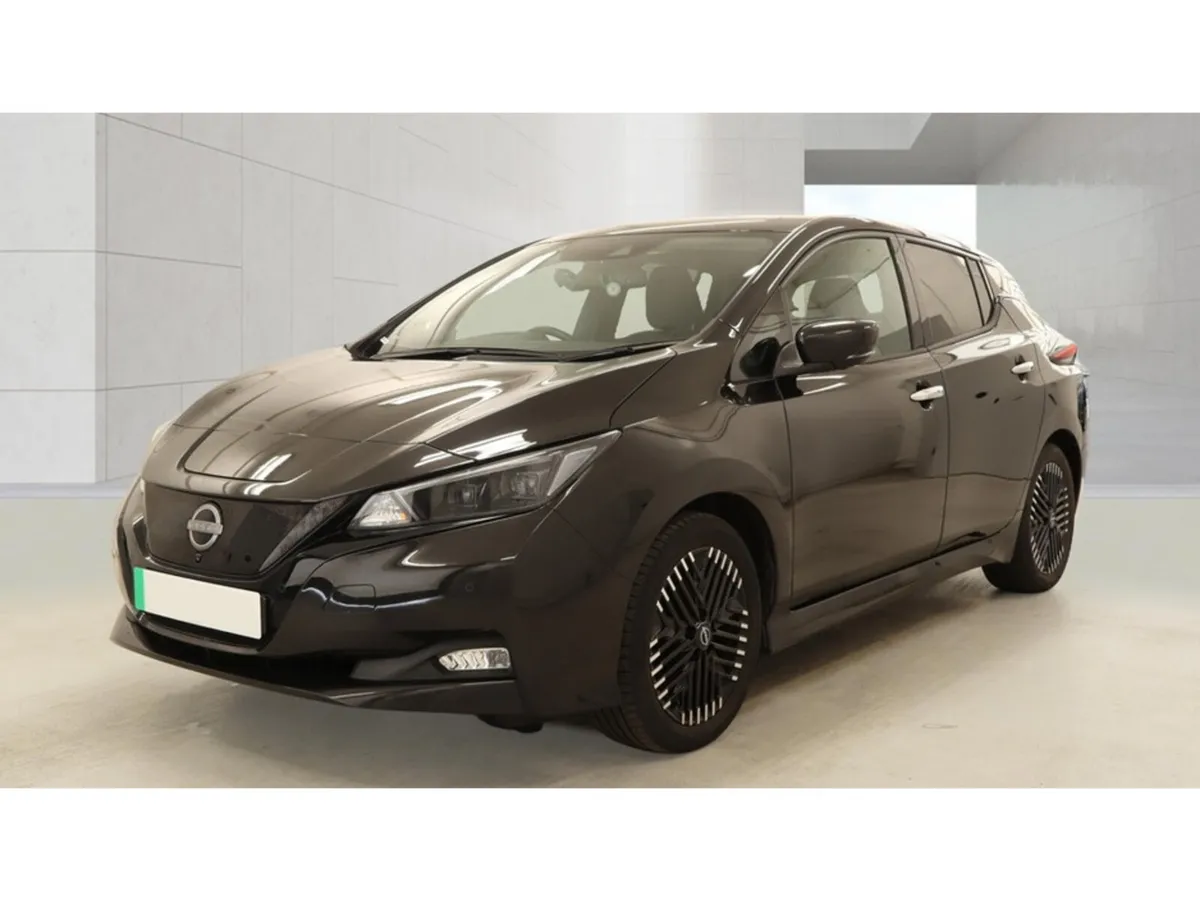 Nissan Leaf (242) HIGH SPEC TEKNA 110KW 39KWH - Image 1