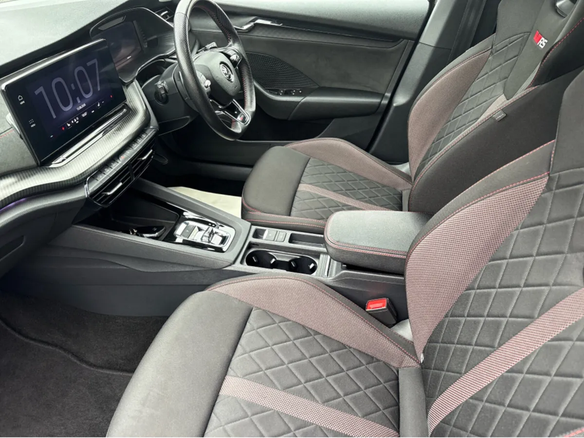 Skoda Octavia RS COMBI AUTO 2.0 TDI 200BHP DSG - Image 4