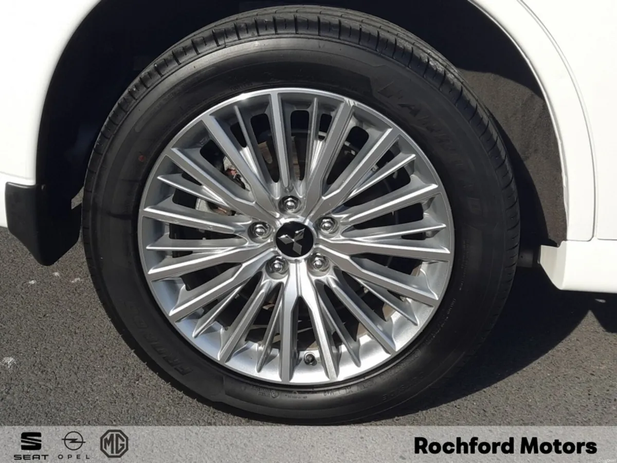 Mitsubishi Outlander OUTL PHEV INSTYLE 4DR A AUTO - Image 6