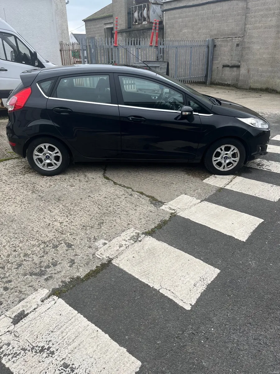 Ford Fiesta 2014 - Image 2