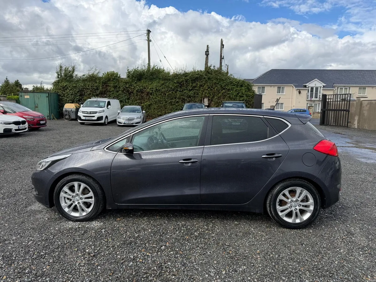 132 KIA CEED 3, 1.6 CRDI 5 DOOR HATCH 6 SPEED - Image 4