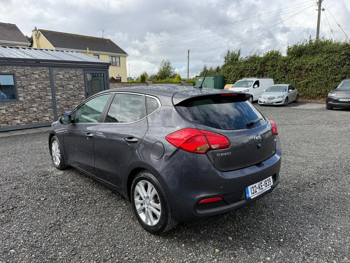 132 KIA CEED 3, 1.6 CRDI 5 DOOR HATCH 6 SPEED - Image 6