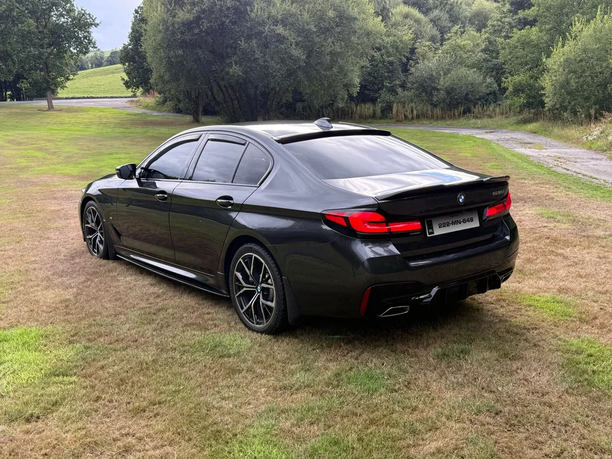 2022 bmw 520d m sport black leather - Image 3