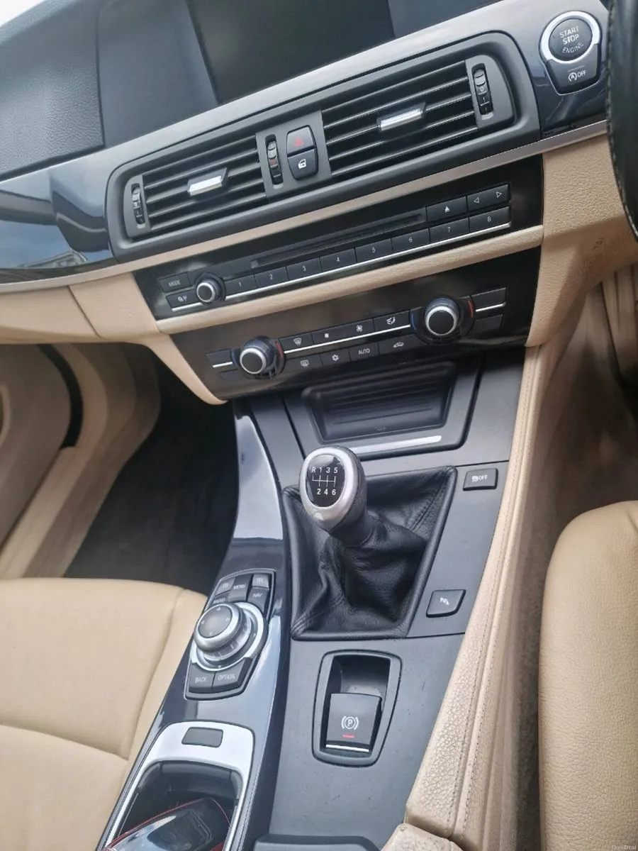Car BMW 520 2011 - Image 1