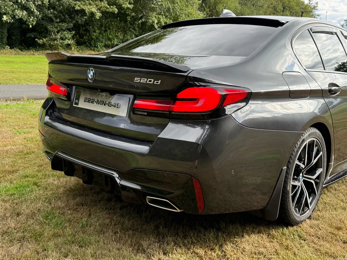 2022 bmw 520d m sport black leather - Image 5