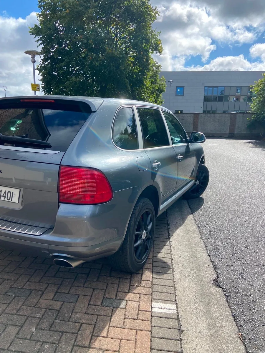 Porsche Cayenne - Image 4