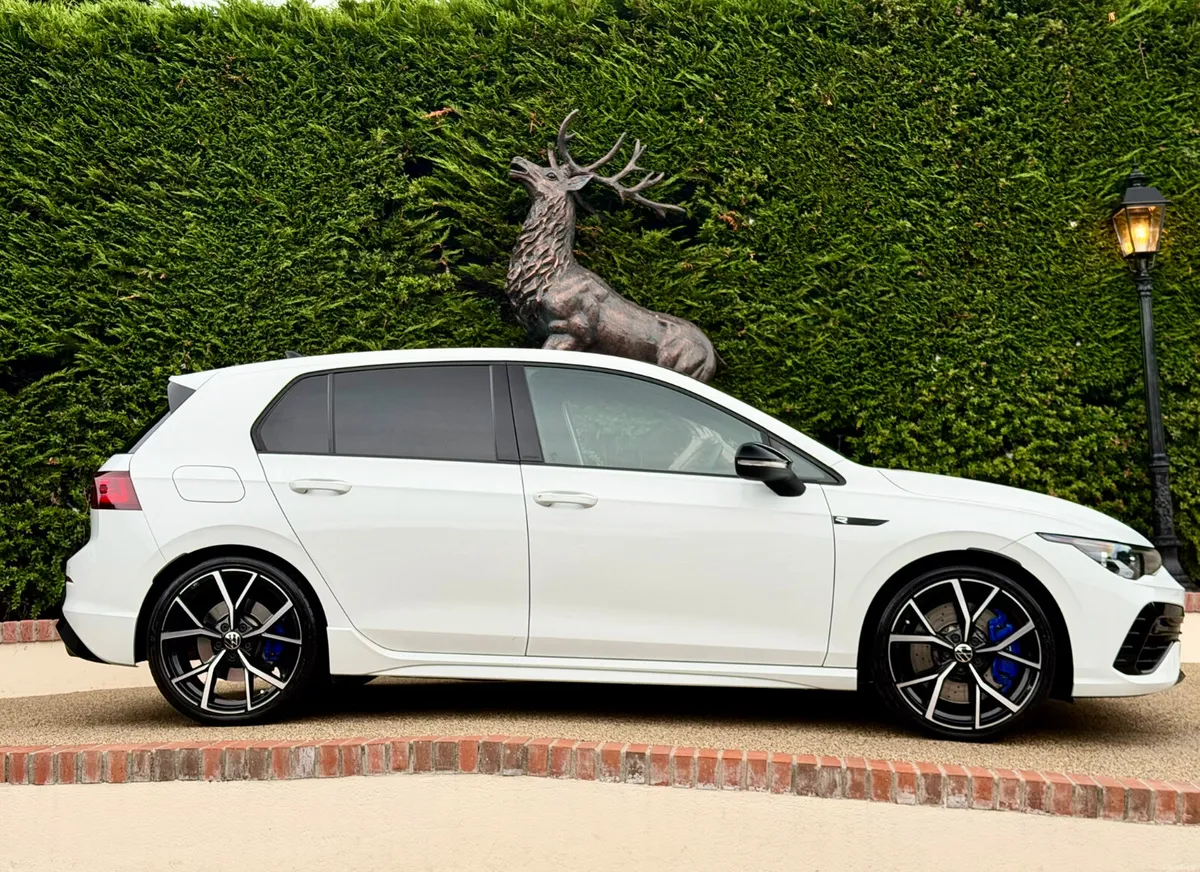 Volkswagen Golf R 320BHP GREAT SPEC LOW KM - Image 4