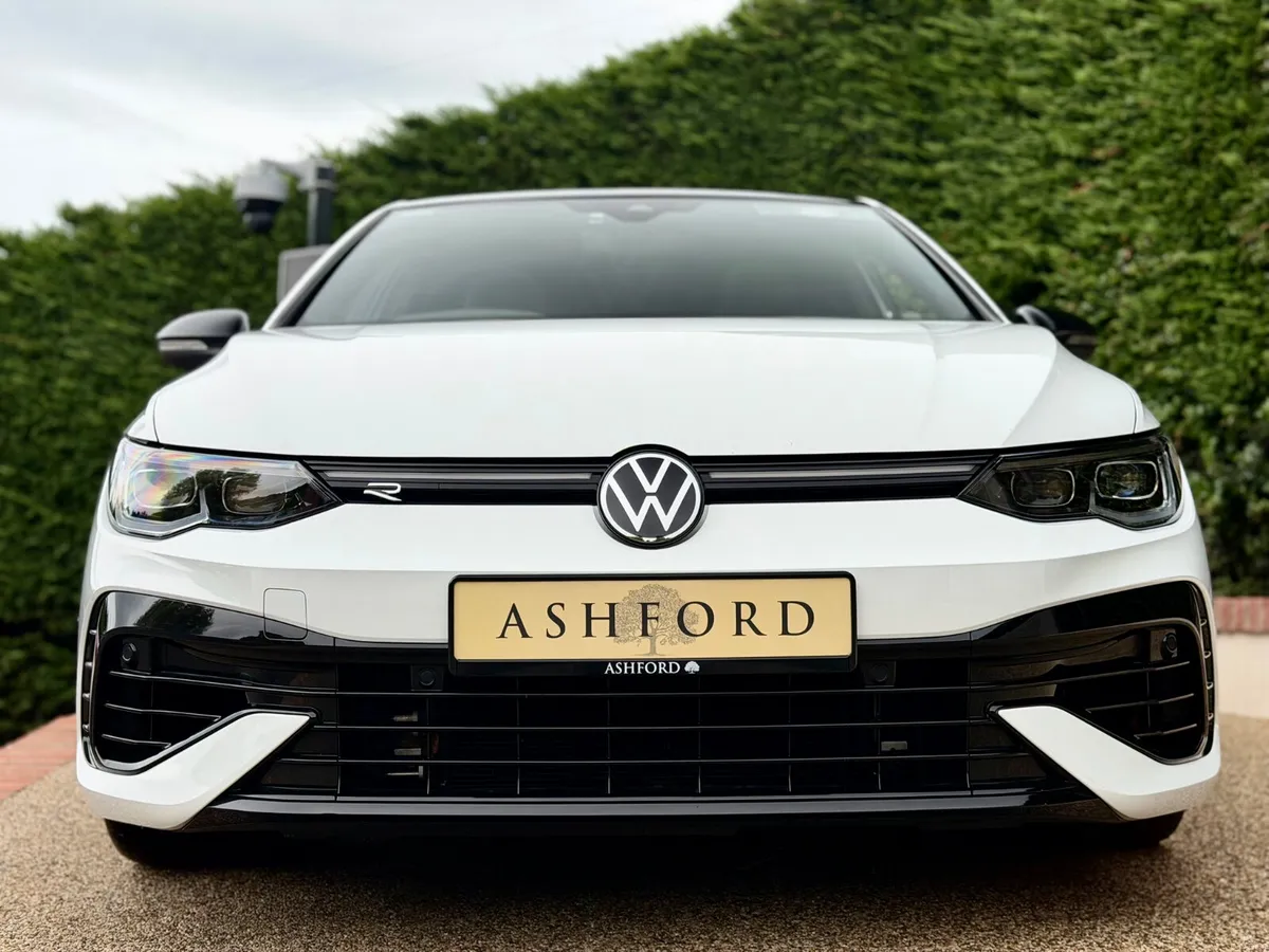 Volkswagen Golf R 320BHP GREAT SPEC LOW KM - Image 2