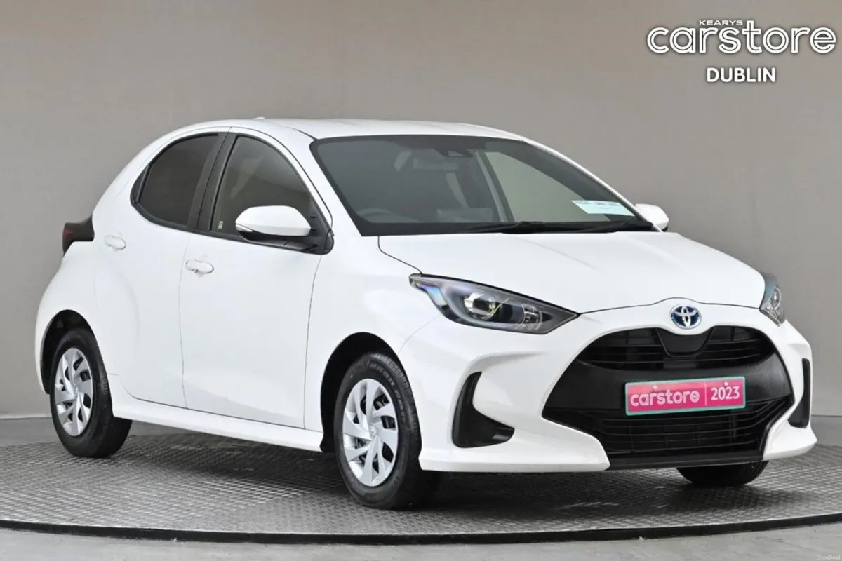 Toyota Yaris 1.5 PETROL HYBRID **REVERSE CAM** - Image 1