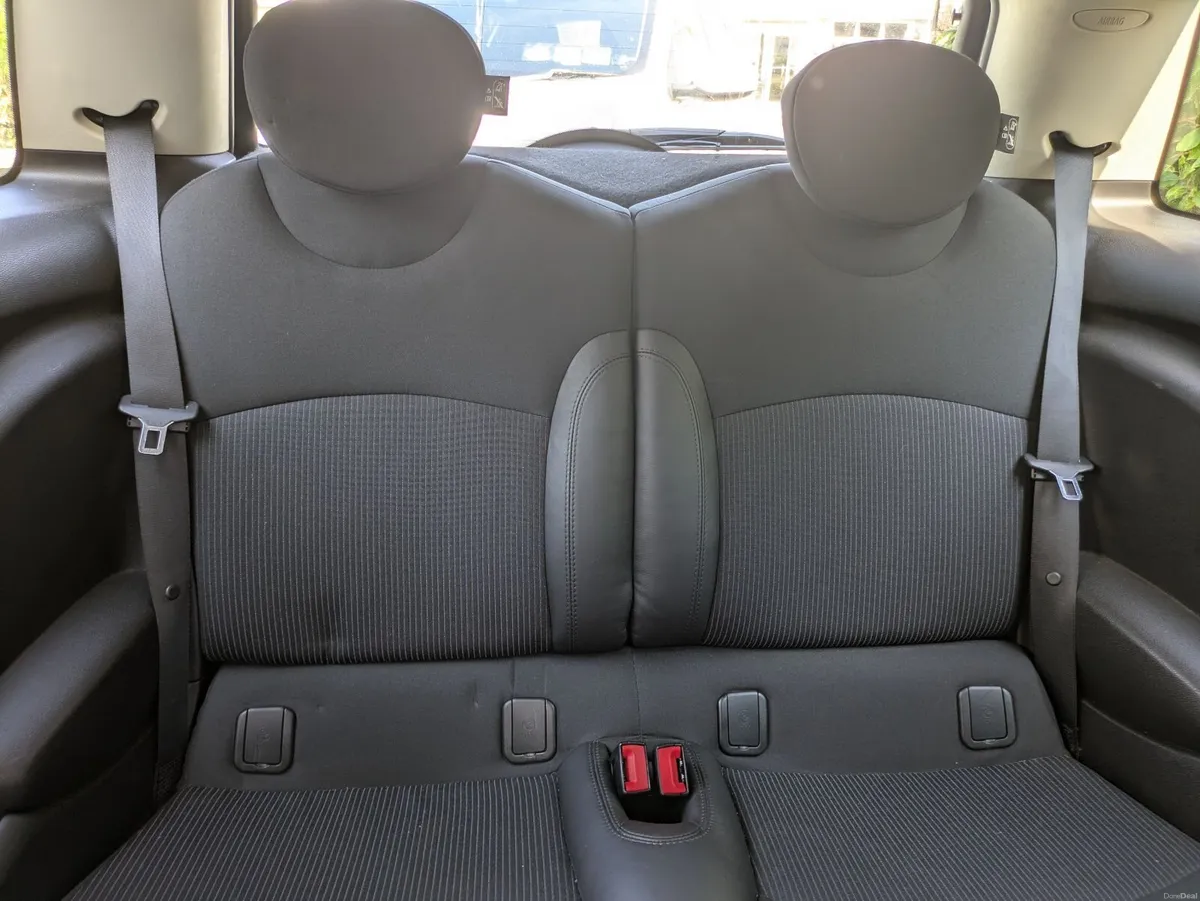 Mini Cooper 2014 - Image 2