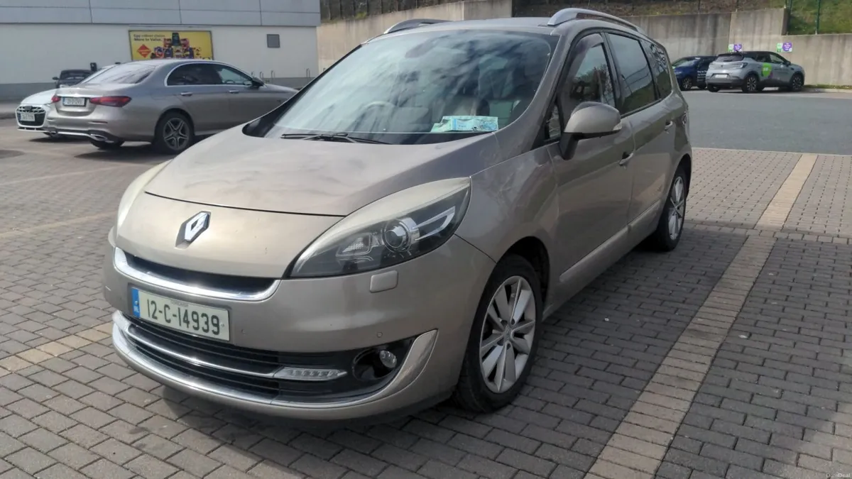 7 seater Grand Scenic Luxe spec - Image 4