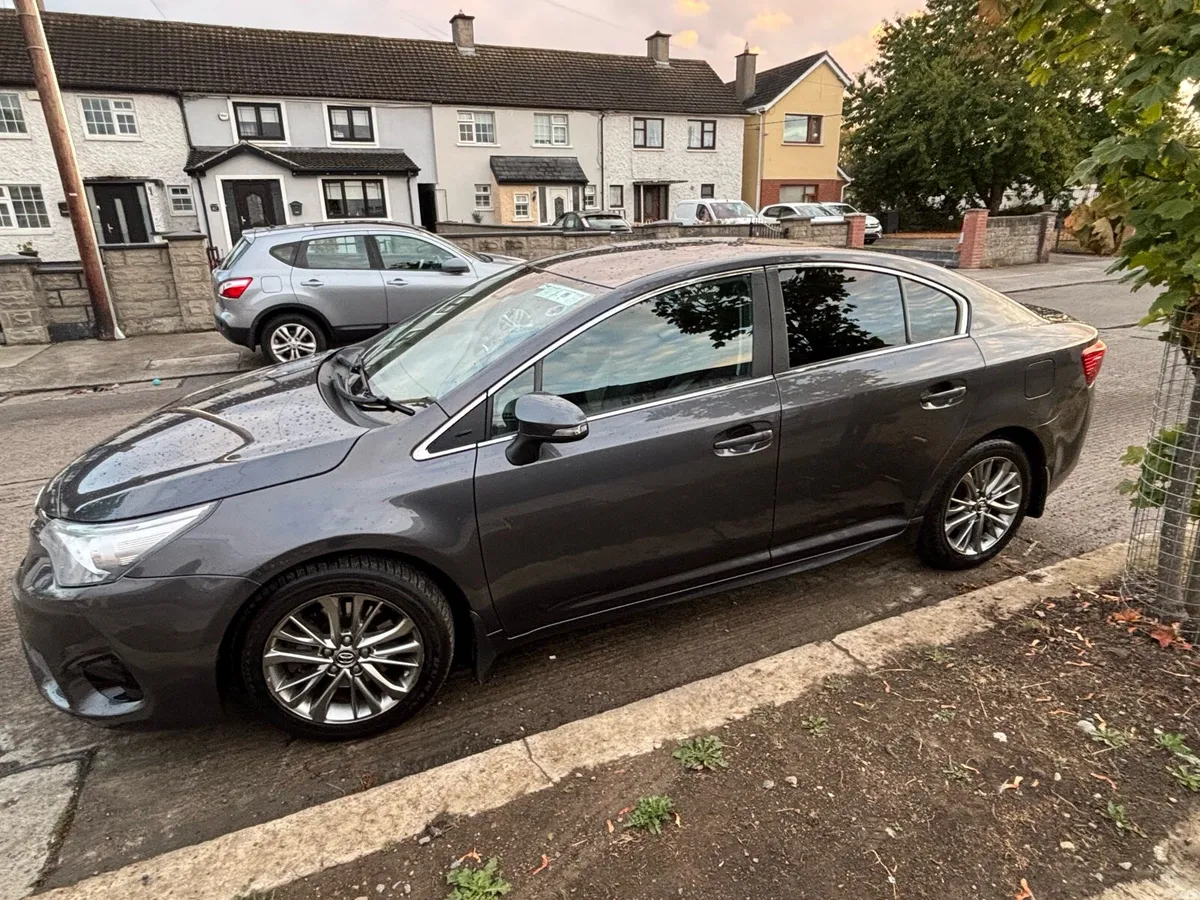 2018 Toyota avensis - Image 1