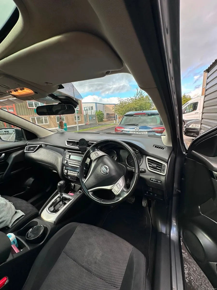 2017 Automatic NISSAN QASHQAI SUV - Image 3