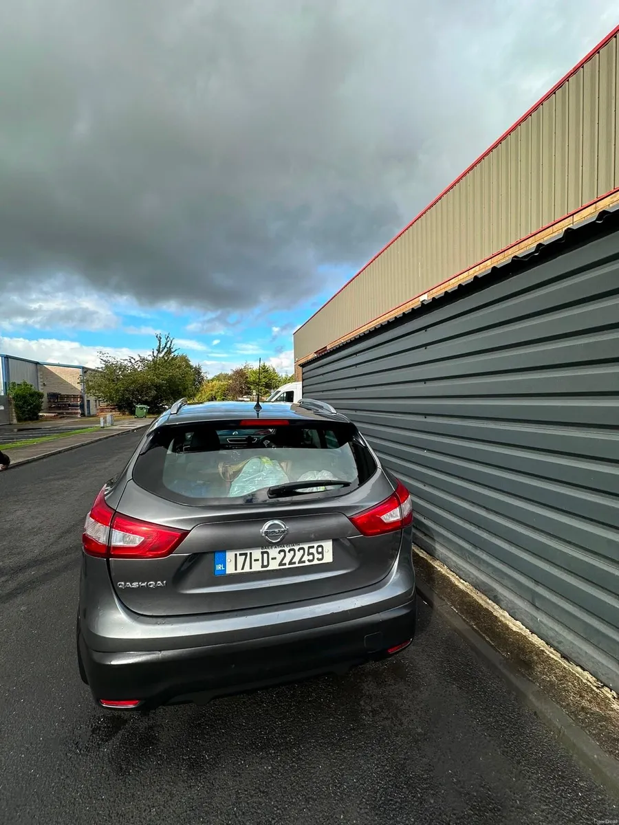 2017 Automatic NISSAN QASHQAI SUV - Image 5