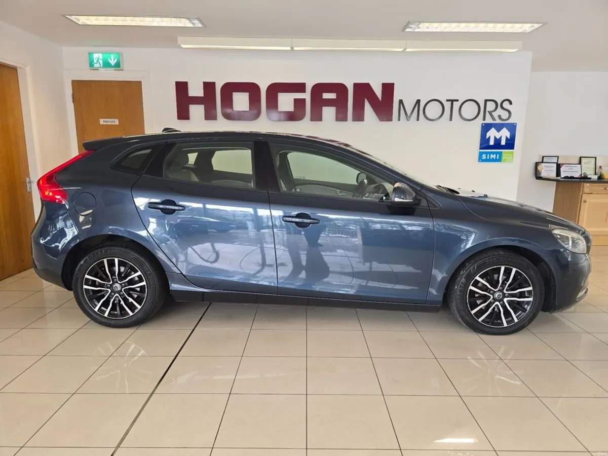 Volvo V40 D2 MOM ED 5DR - Image 3