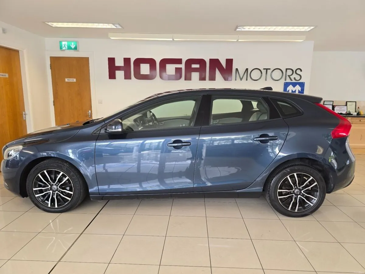 Volvo V40 D2 MOM ED 5DR - Image 4