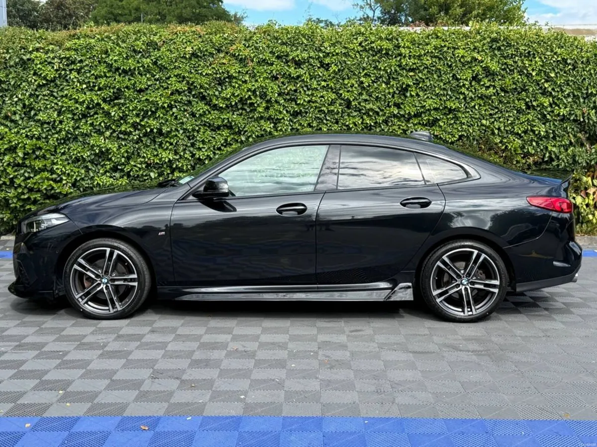 BMW 2-Series 218d M-SPORT COMPETITION 2.0 D AUTO / - Image 3