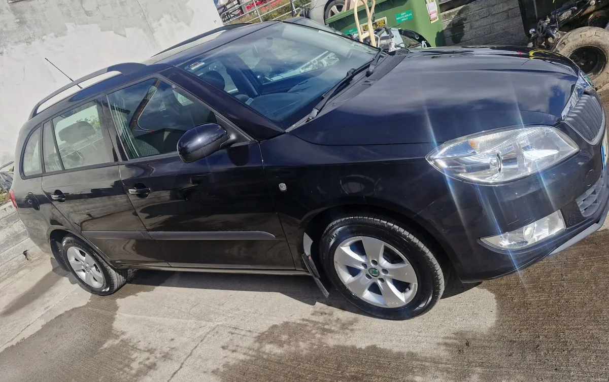 Skoda Fabia 2011 - Image 2