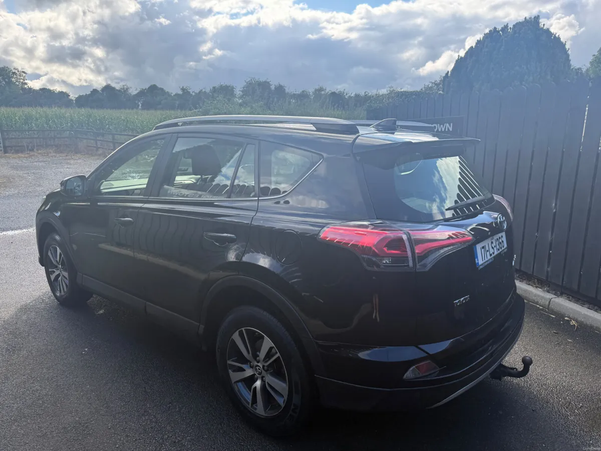 2017 Toyota RAV4 Luna Sport - Image 4