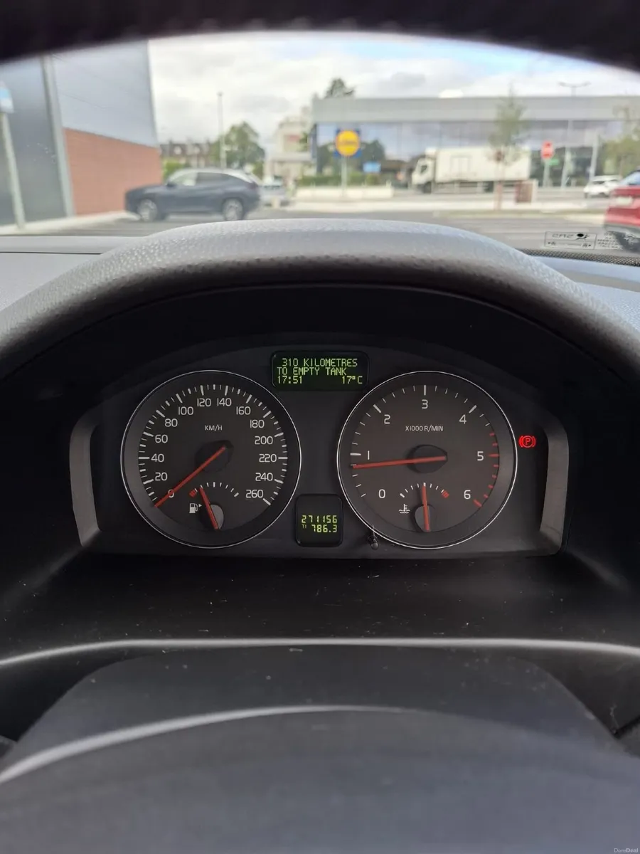 Volvo S40 2010 - Image 2