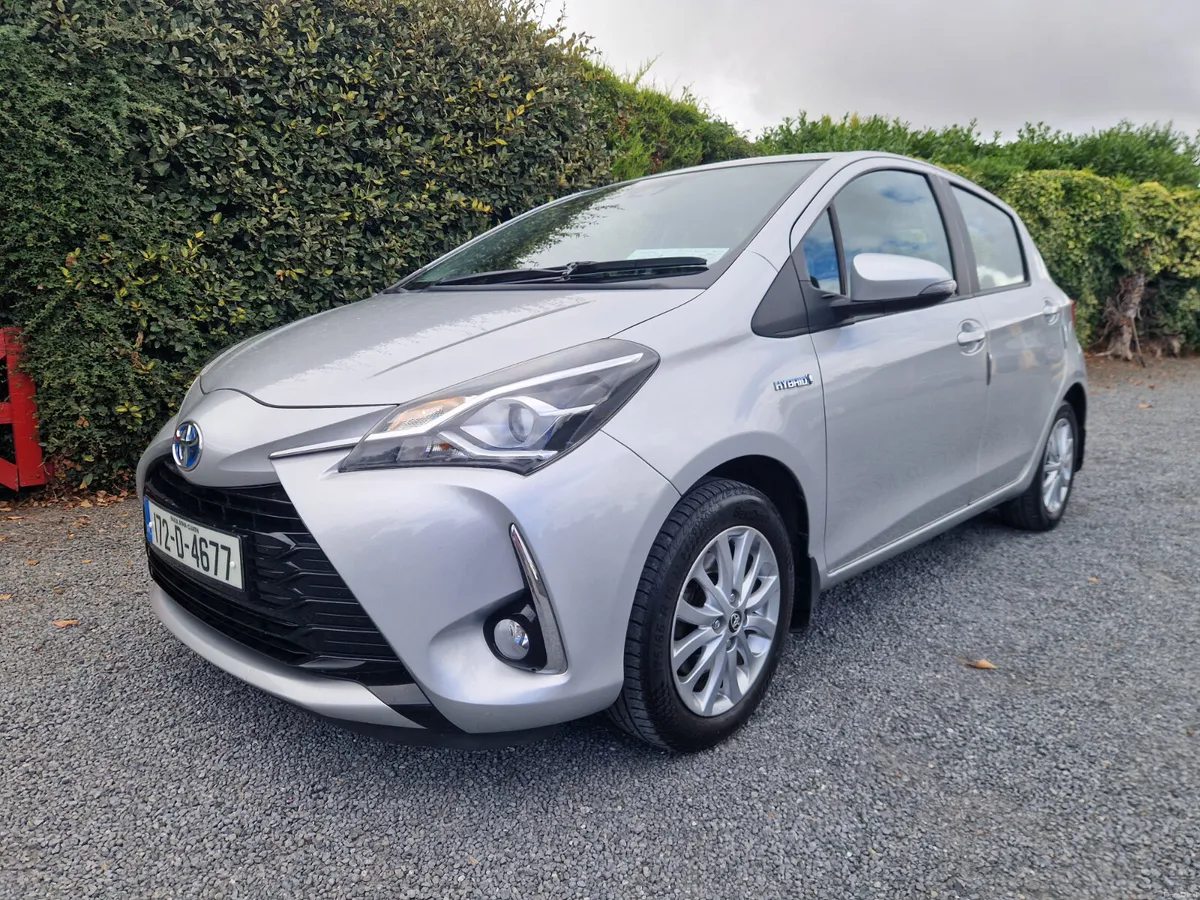 Toyota Yaris Hybrid 2017 - Image 2