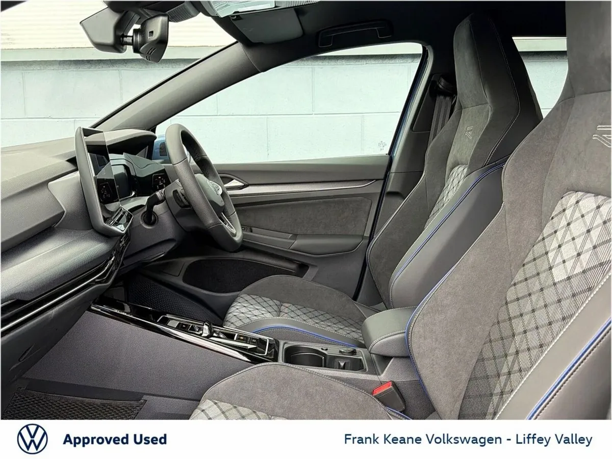 Volkswagen Golf *NEARLY NEW* R-LINE AUTO 1.5 TSI M - Image 4