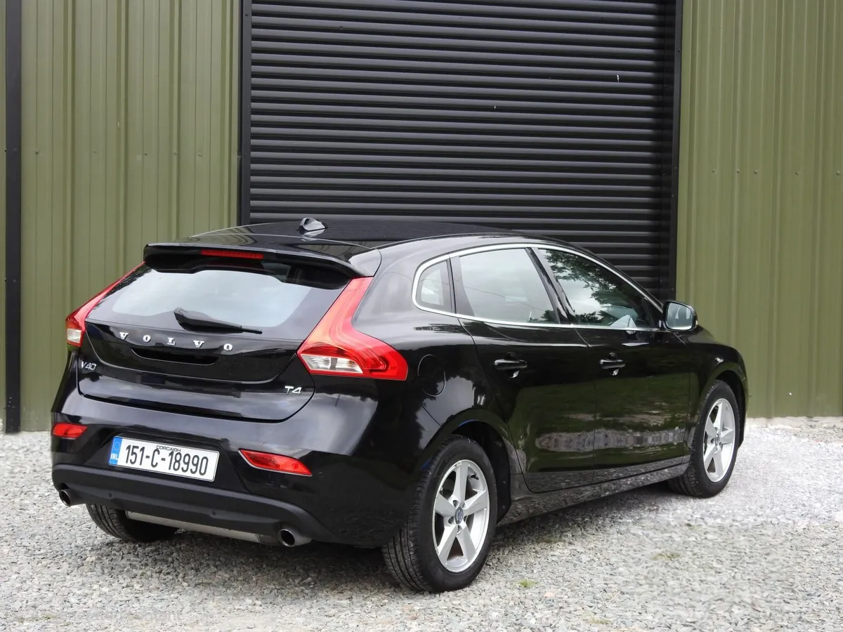 Volvo V40 T4 Only 11.000 Km! - Image 2