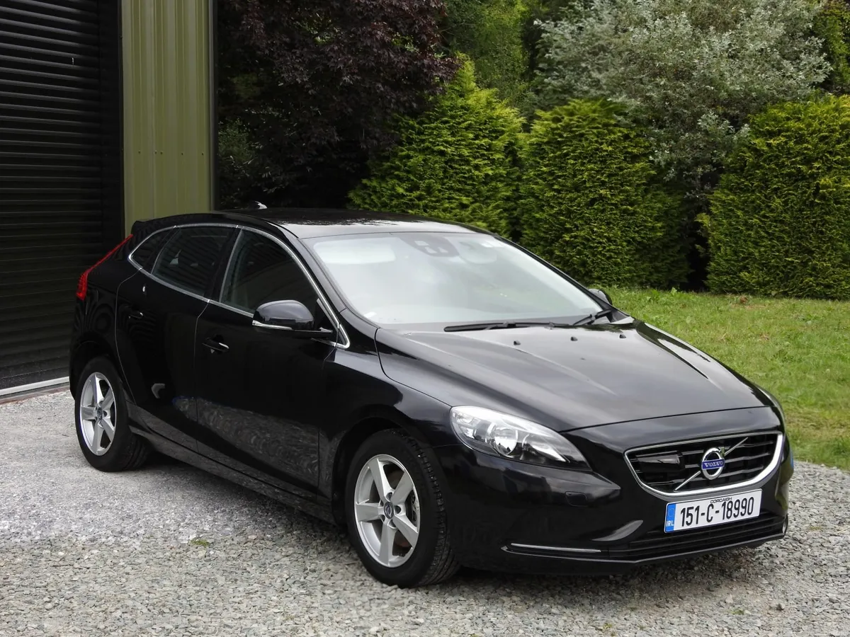 Volvo V40 T4 Only 11.000 Km! - Image 3