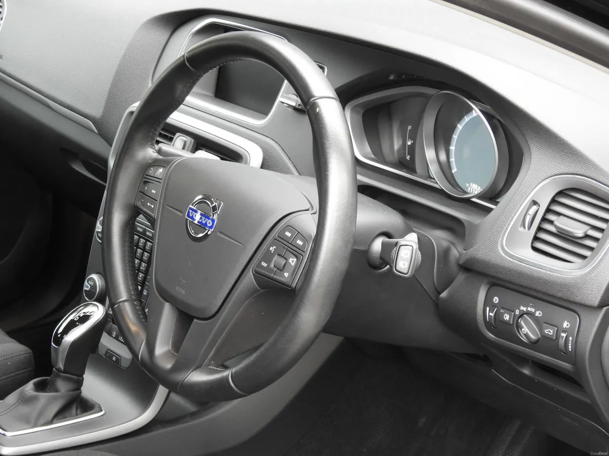 Volvo V40 T4 Only 11.000 Km! - Image 5