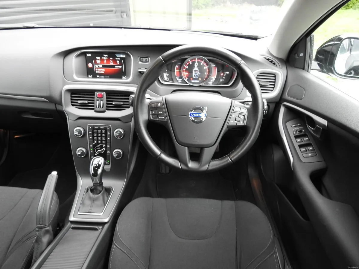 Volvo V40 T4 Only 11.000 Km! - Image 6