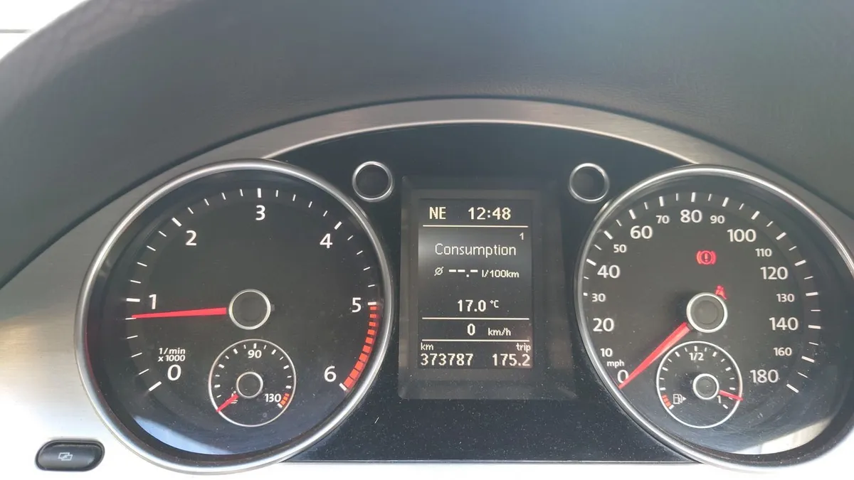 Volkswagen Passat 2010 - Image 1