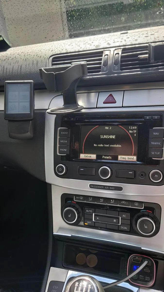 Volkswagen Passat 2010 - Image 2