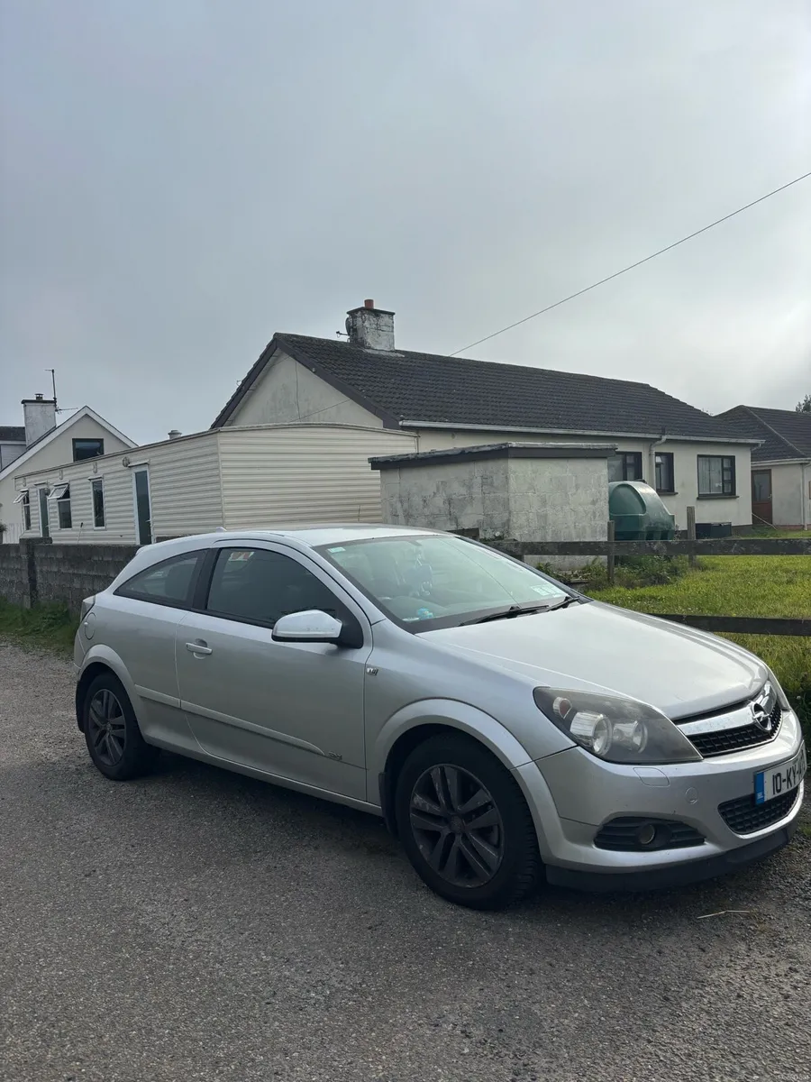 Opel Astra 2010 - Image 2