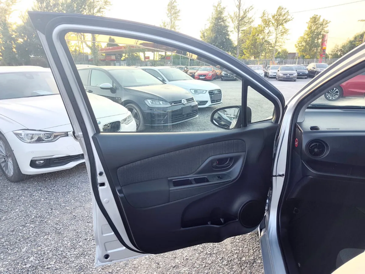 Toyota Vitz 1.0L Petrol Automatic - Low Mileage (3 - Image 6