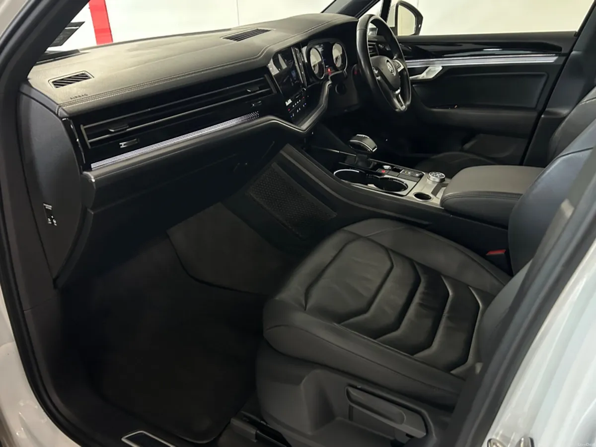 Volkswagen Touareg R-LINE V6 TDI AUTO - Image 4