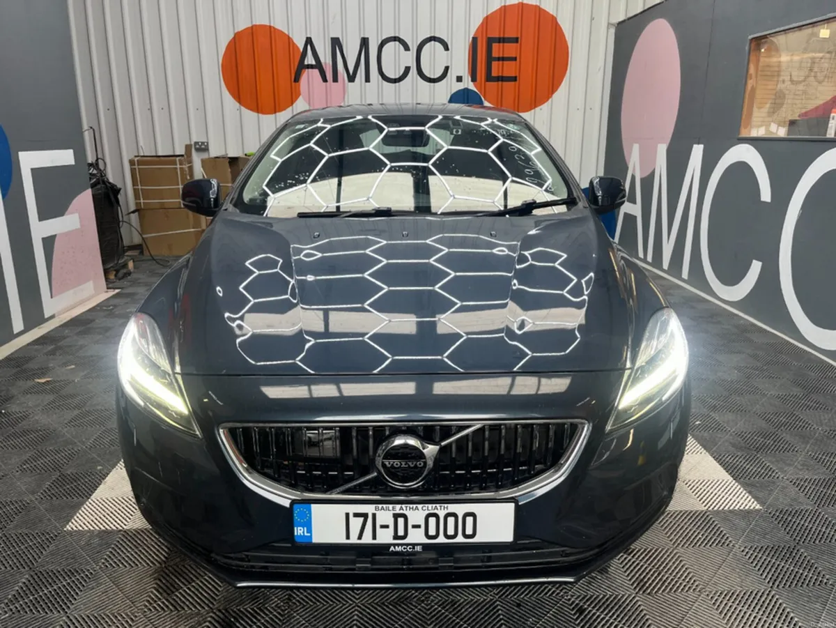 Volvo V40 2017 VOLVO V40 D4 2.0 AUTOMATIC / CRUISE - Image 2