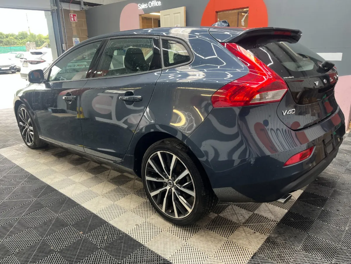 Volvo V40 2017 VOLVO V40 D4 2.0 AUTOMATIC / CRUISE - Image 5