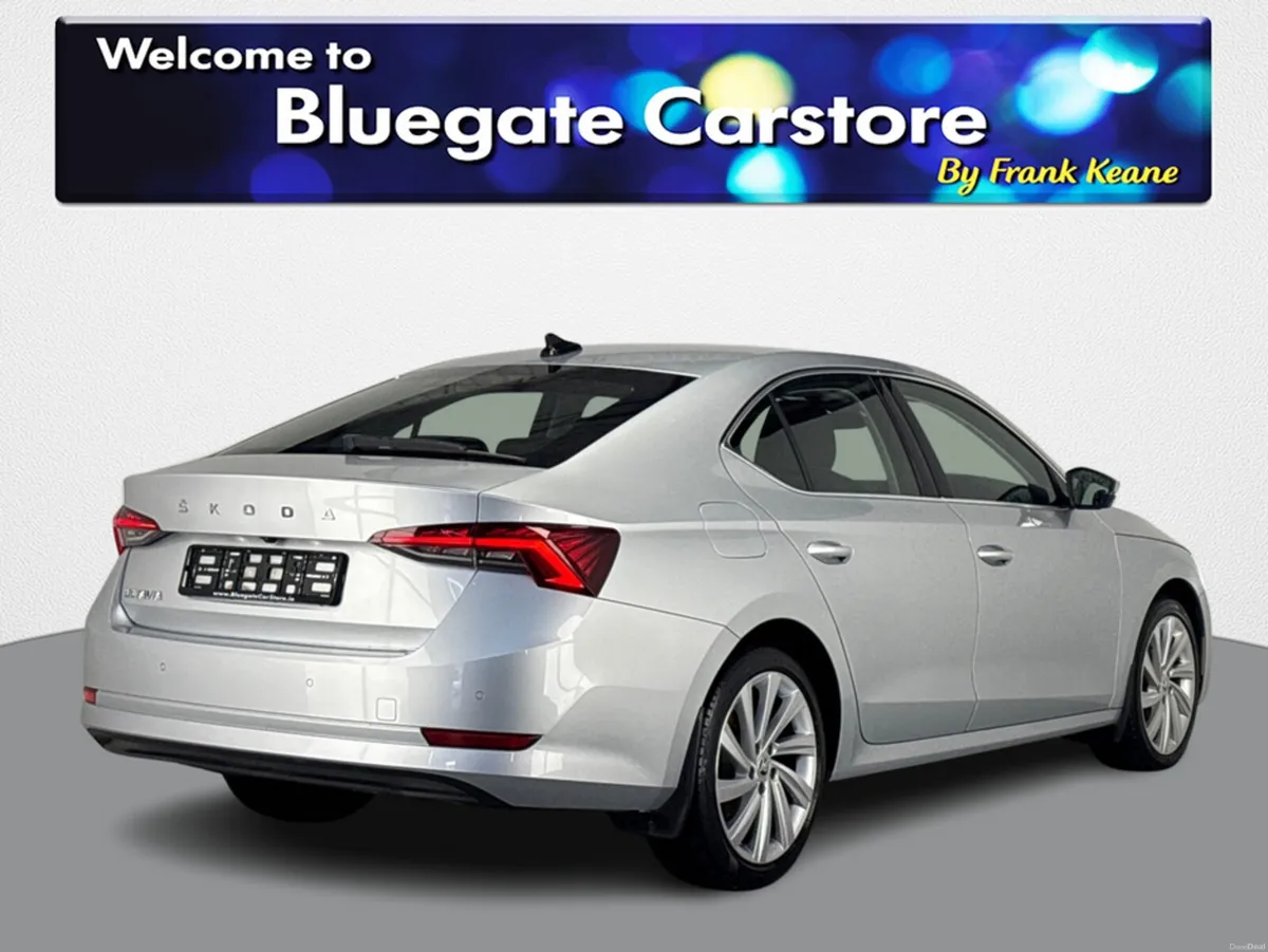Skoda Octavia STYLE 2.0 TDI **FULL BLACK CLOTH INT - Image 4